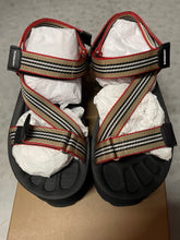 Load image into Gallery viewer, Burberry Patterson Platform Sandals